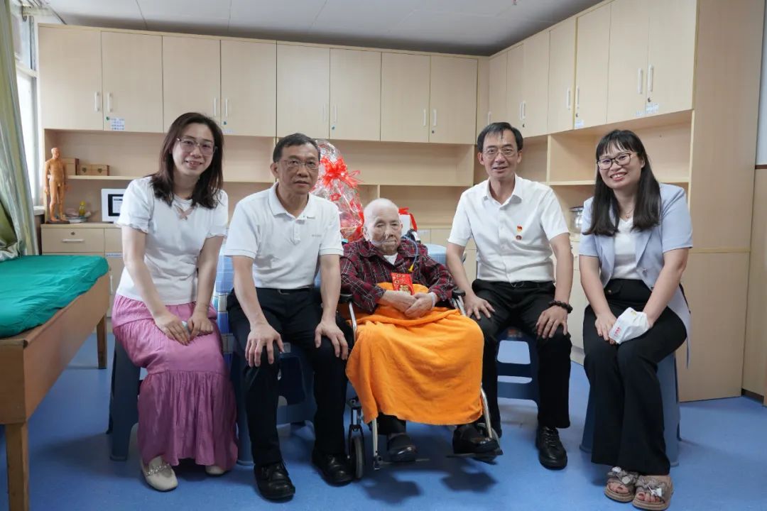 情系革命前辈 赓续红色基因——白云山永利yl23455公司慰问离休干部刘玉珍